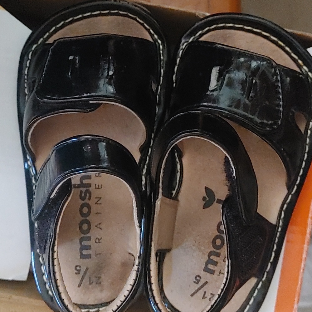 Sandals - Picture 4 of 6
